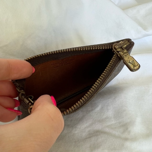✨SOLD✨ Louis Vuitton Monogram Key Pouch - Picture 5 of 7